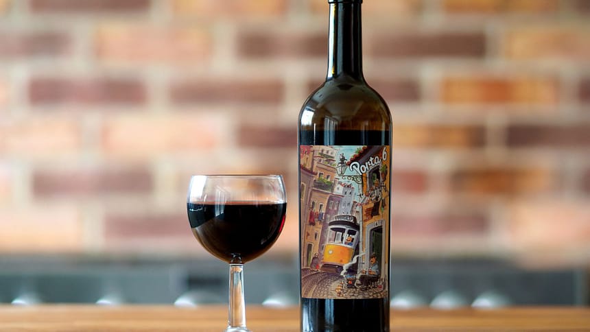 Come interpretare l’etichetta di una bottiglia di vino: guida alla lettura